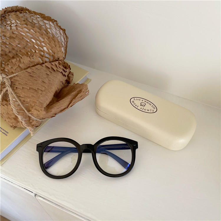 Simple Portable Anti-pressure Simple Storage Box Glasses Case display picture 3