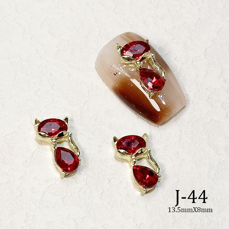 2023 Nueva joyería de uñas Año nuevo rojo aleación conejo rojo mariposa de cristal pintura en aerosol arco accesorios de diamantes de uñas