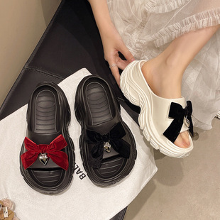 ��Ь�ļ��⴩Ů��2026�¿�r��һ���ɸ������߻������ɳ������