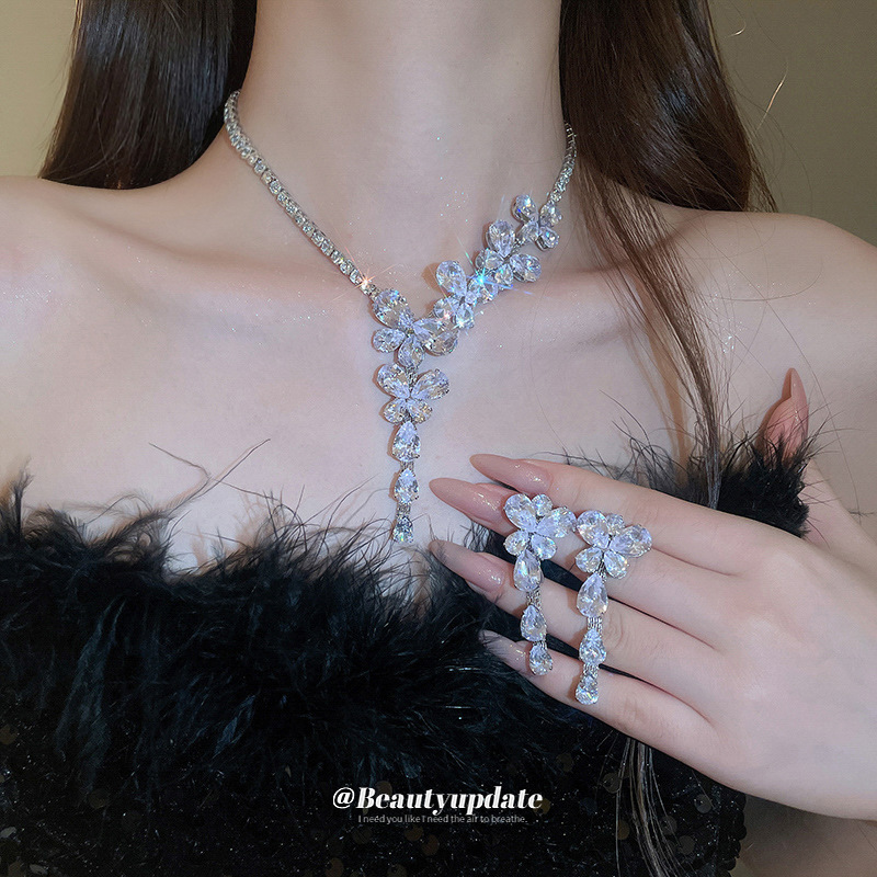 Aguja de plata súper centelleante circón mariposa borla aretes conjunto de collares temperamento moda cadena de clavícula accesorios de boda de alta gama