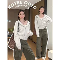 Short autumn sweatshirt, warm jacket with zipper