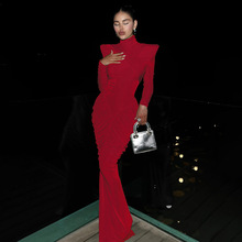 �W���羳2025�＾Ů�b�¿���|��ɫ���I¶��ƴ���ް��@���B��ȹ