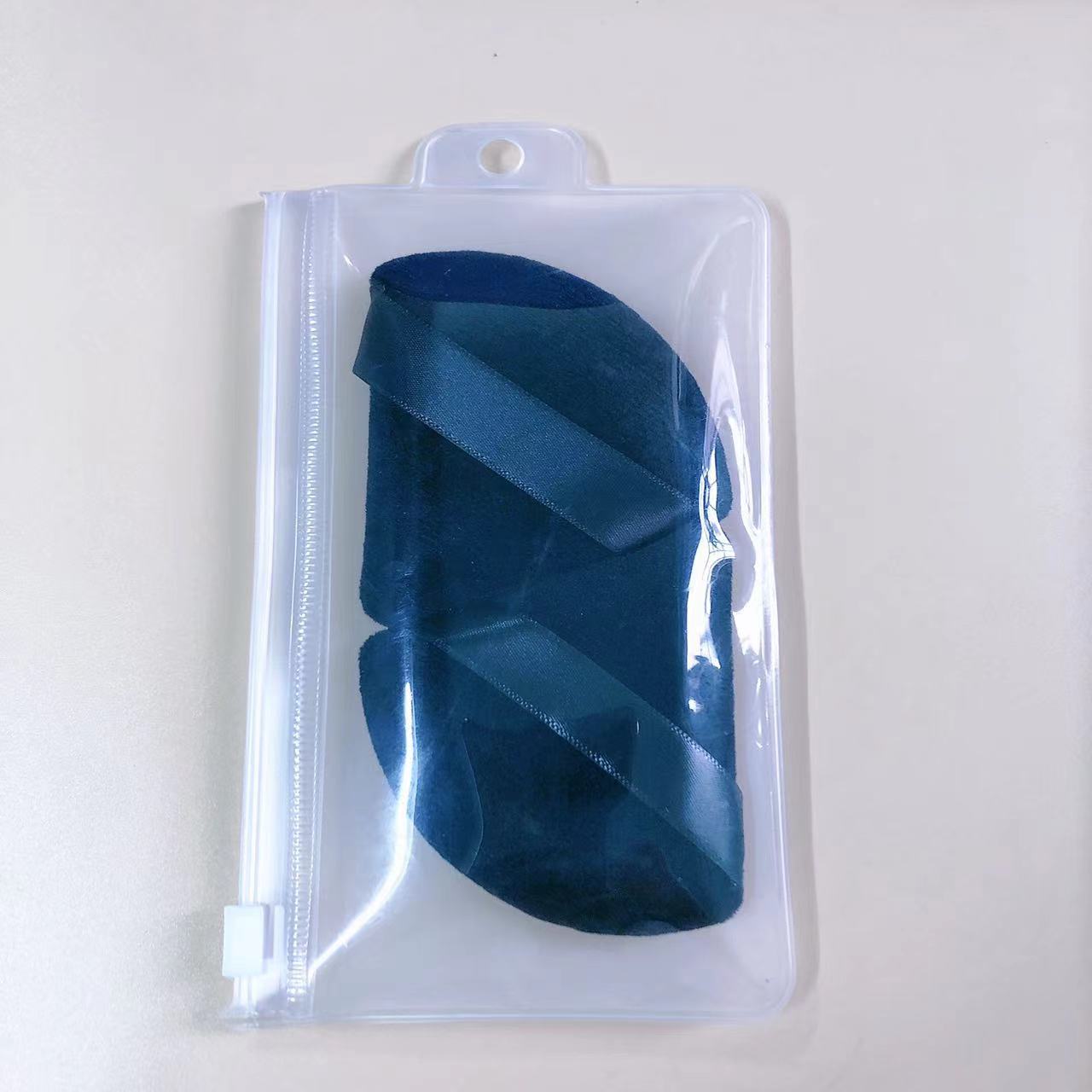 Nuevo triángulo negro soplo de polvo seco en forma de abanico de soplo de maquillaje soplo de polvo de miel mojado y seco herramientas de maquillaje de doble uso transfronterizo exclusivo