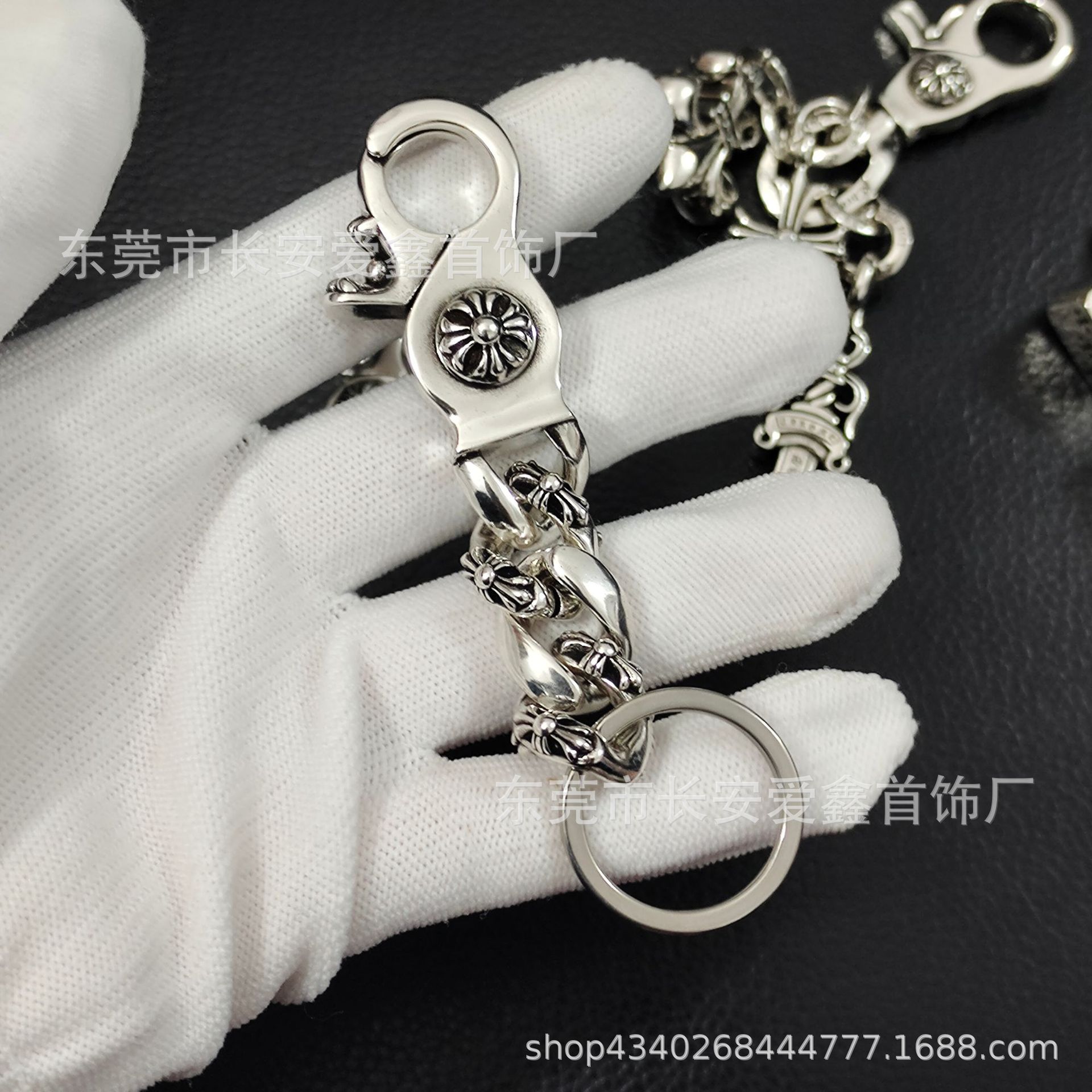 Crook vintage dados llavero accesorios Cruz colgante hebilla primavera langosta cabeza de bloqueo fábrica al por mayor