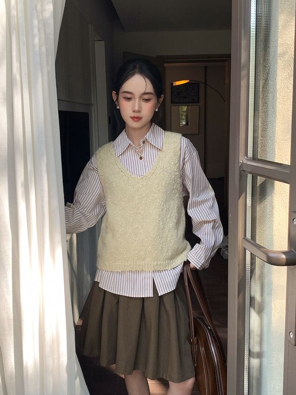 衣尔衫 简单主义 毛绒绒羊毛百搭针织马甲女坎肩叠穿短款背心0577|undefined