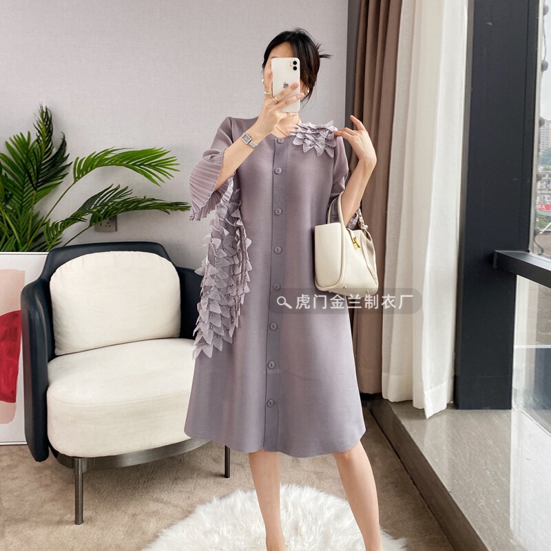 Miyake Qianying Pleated Long-Sleeved Dress for Mothers, Classy Embroidered Fat mm Large Size Black Dress Spring Skirt Miyake Qianying Pleated Long-Sleeved Dress for Mothers, Classy Embroidered Fat mm Large Size Black Dress Spring Skirt