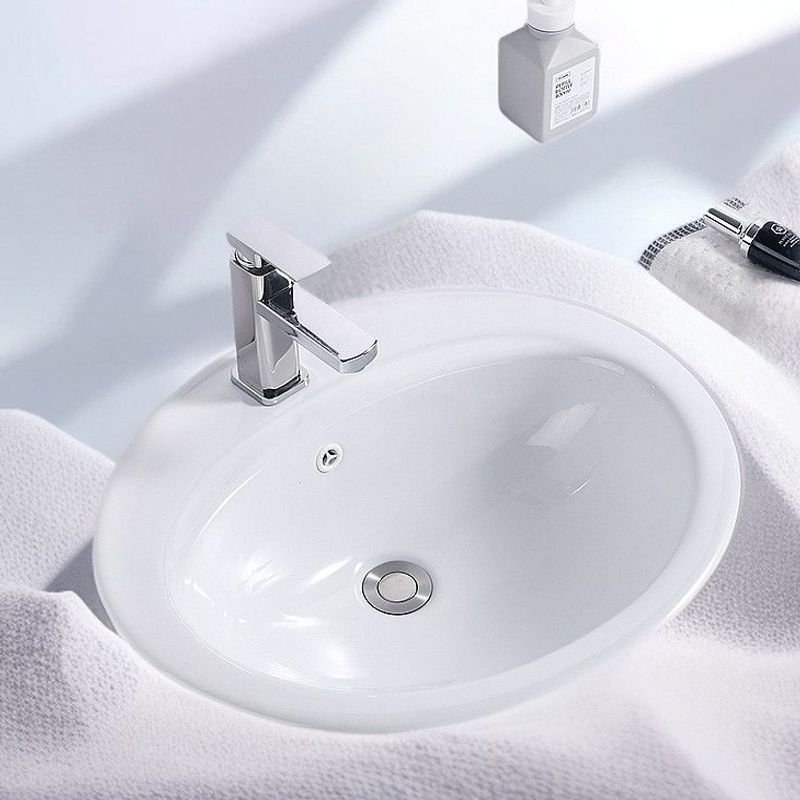 Single-Hole Three-Hole Traditional Countertop Basin Semi-Embedded Countertop Basin Bathroom Washbasin Oval Washbasin for Home Use