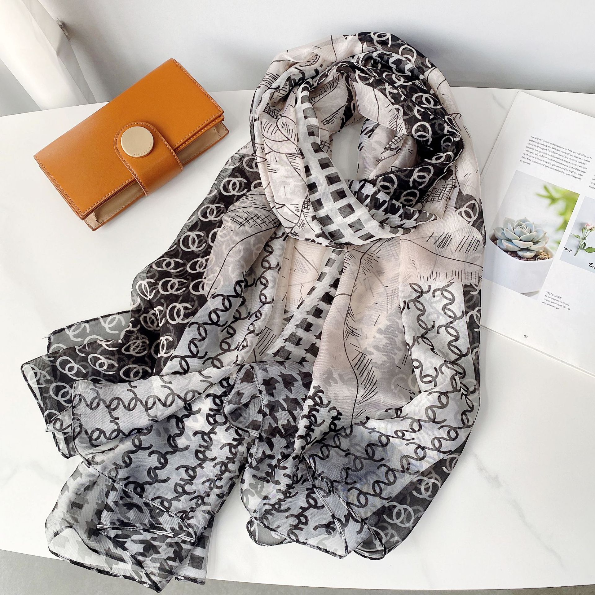 2025 nuevo producto Yourou bufanda de gasa protección solar larga toalla de playa versátil vacaciones viaje foto bufanda de seda chal