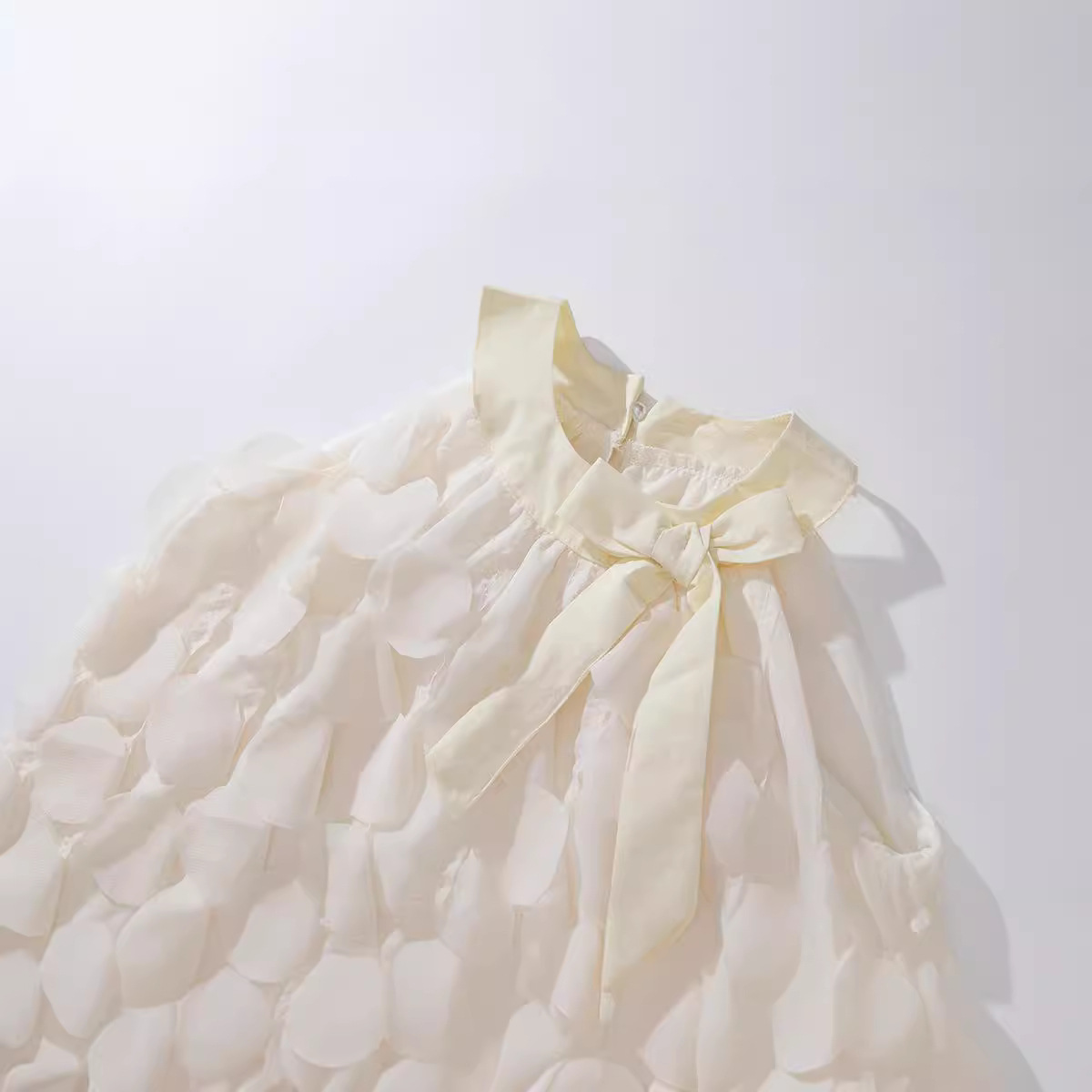 Vestido tipo halter para niñas, primavera-verano 2025, nuevo estilo coreano, elegante vestido de princesa para niñas pequeñas, disponible para venta al por mayor.