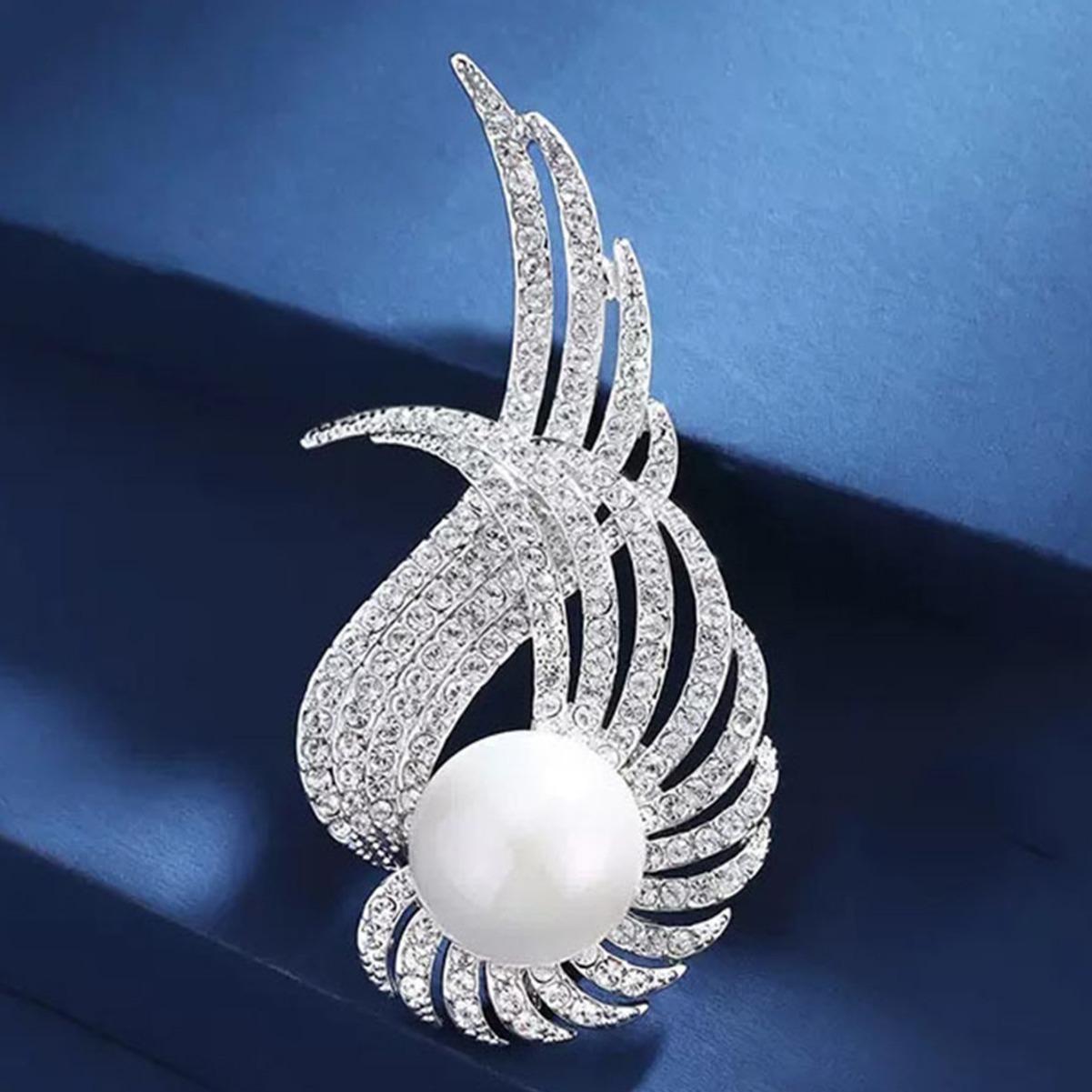 Alas de Ángel broche de plumas de perlas de alta gama femenina perla ramillete diseño sentido nicho traje pin temperamento Accesorios image 4