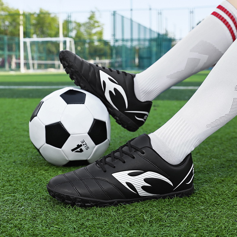 Nuevos zapatos de fútbol antideslizantes transfronterizos, zapatos de entrenamiento de fútbol de clavos cortos para adultos, niños y niñas.