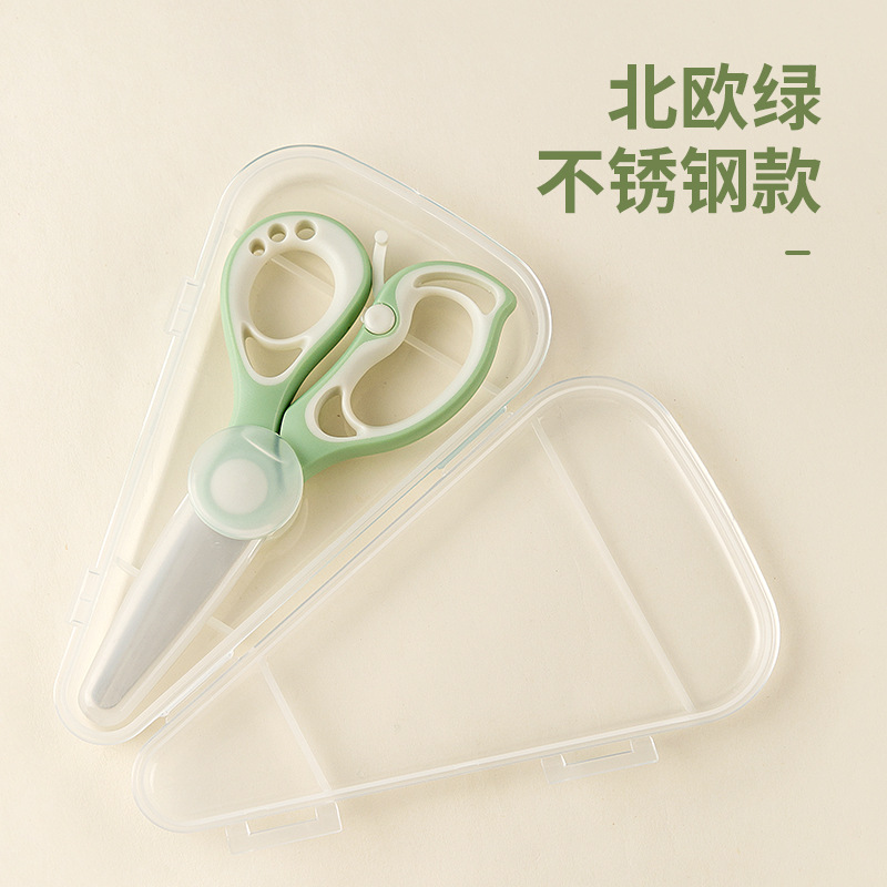 陶磁器のサプリメントは赤ちゃんの食べ物を切ります。はさみは携帯で肉を切ります。