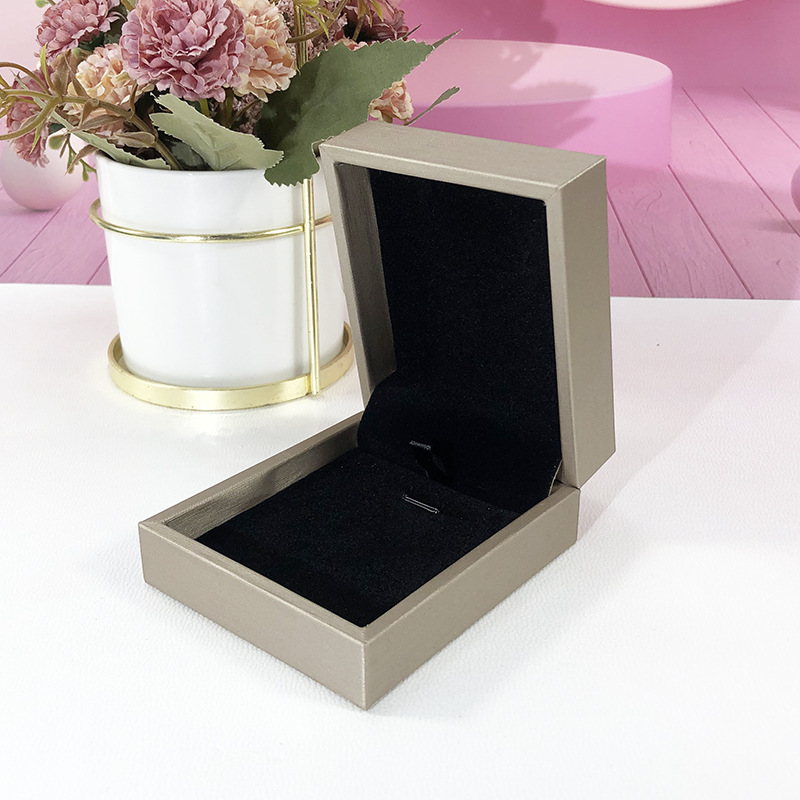 31g Weight Pendant Necklace, Rings, Necklace, Jewelry Boxes Classification 1 Piece Quantity Festival Occasion Pu Leather Material Bag, Box, Solid Color Pattern Simple Style Style Brushed Craft 1 Piece Pu Leather Simple Style Festival Bag Box Solid Color Pendant Necklace Rings Necklace 5