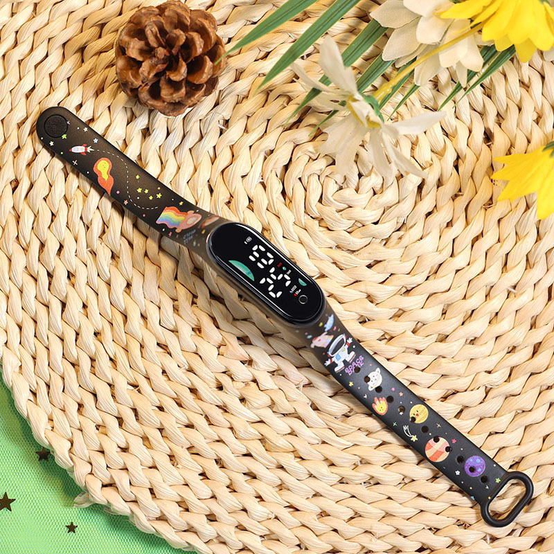 2024 explosión de chatarra oso de café M9 impresión pulsera relojes de pulsera niños estudiantes moda lindo reloj electrónico LED