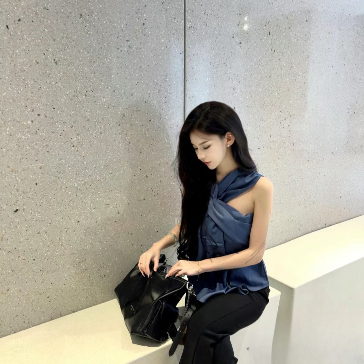 白富美高級感小衫2025新款韓版交叉掛脖吊帶不規則氣質背心上衣女