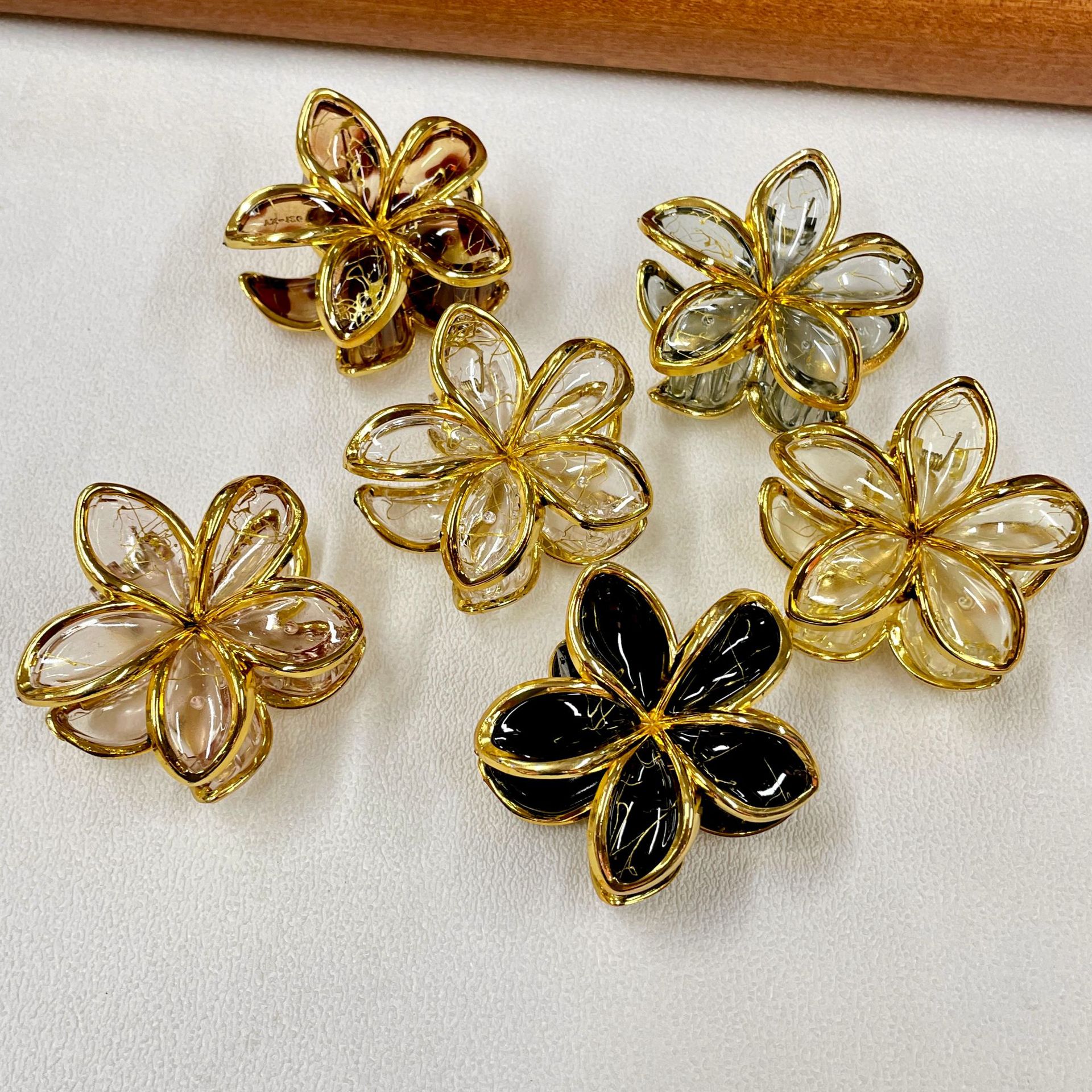 Aufeile nuevo cross-border Phnom Penh huevo flores clip de cabello de mujer detrás de la cabeza decoración del mar dulce clip de agarre de flores en venta caliente