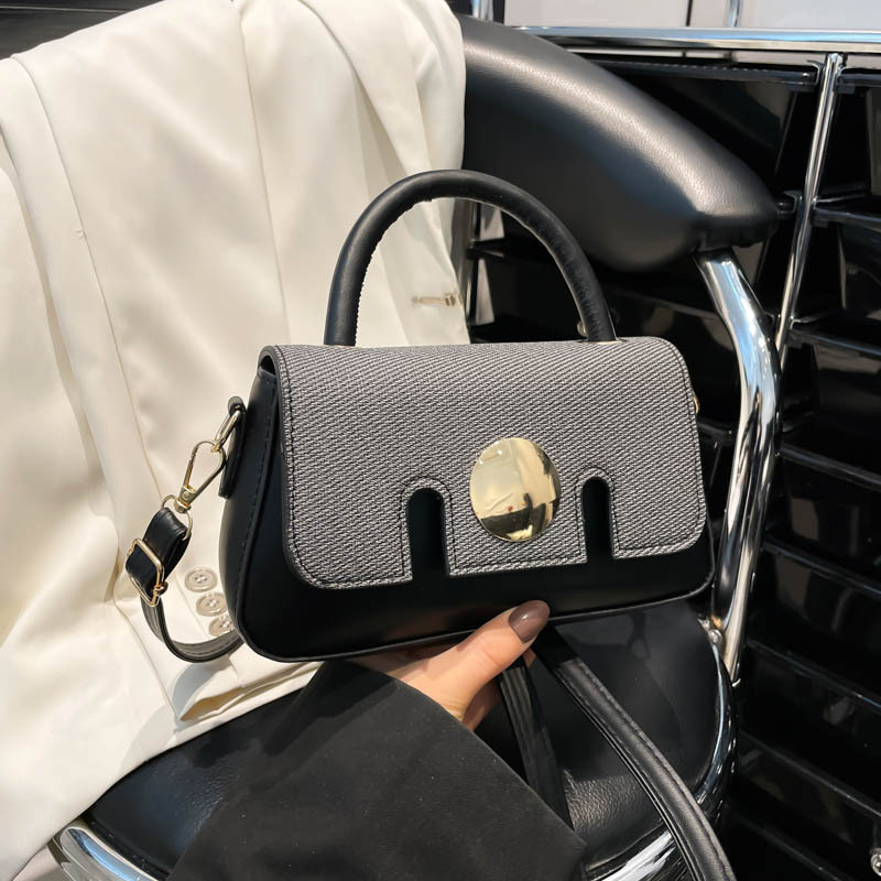 Bolsos populares de este año para mujer 2025 primavera nuevo estilo pequeño bolso de mujer fresco bolso de mensajero de moda temperamento pequeño bolso cuadrado portátil