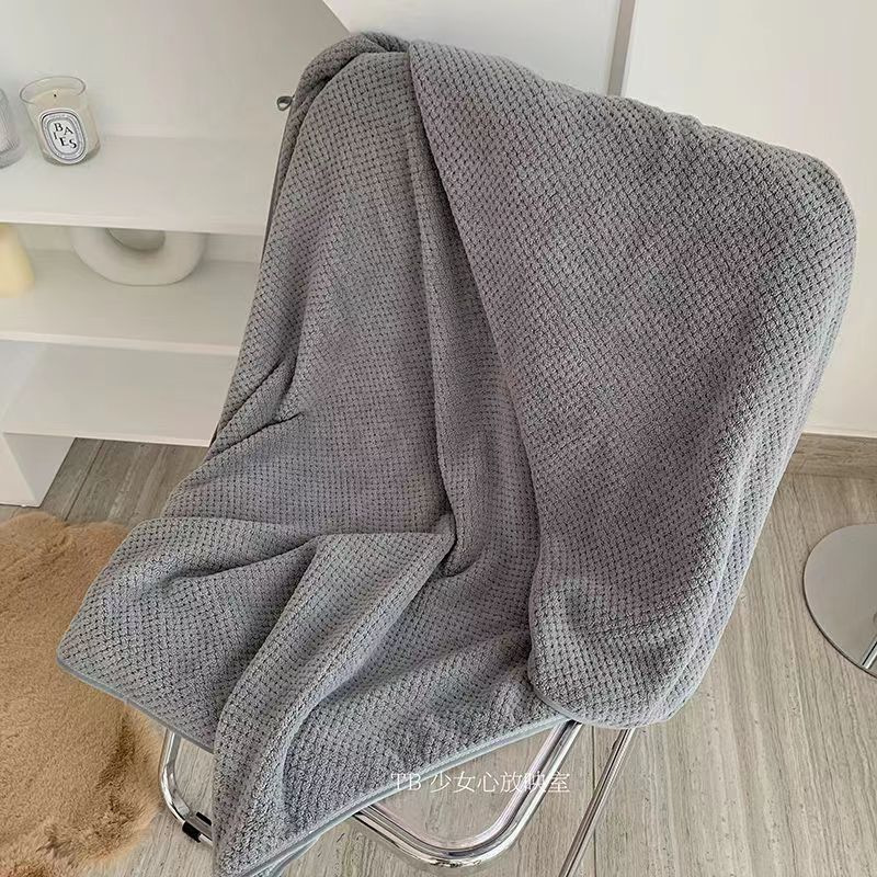 Factory Wearable and Wrapable Large Bath Towel Absorbent Soft Pineapple Plaid Coral Velvet Internet Celebrity Adult Quick-Drying Beach Towel Wholesale