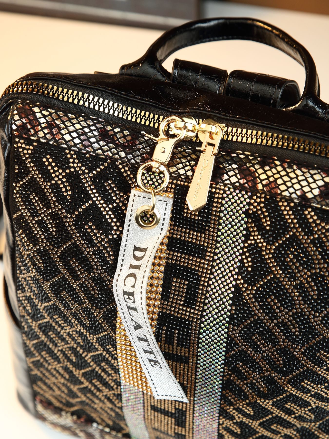 Women's Sequined Casual Backpack Soft Leather Anti-theft Daypack_voghion.com