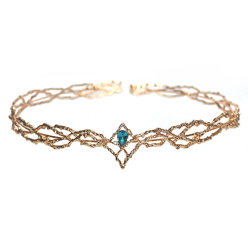 The Hobbit Elf King Serendil has large round crown with golden design and a diamond studded headband_voghion.com