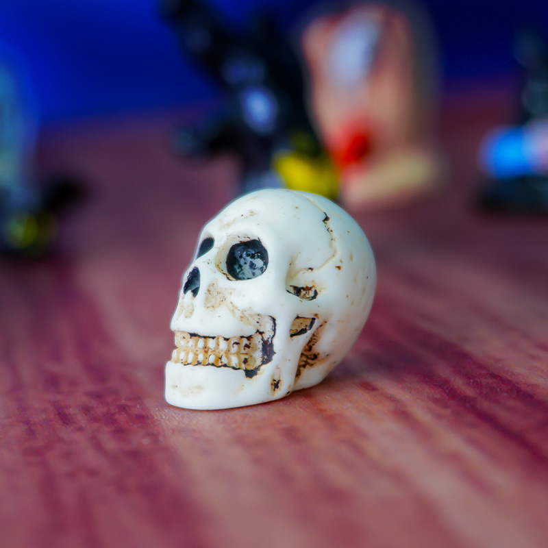 Nuevas decoraciones de Halloween transfronterizas: calabaza fantasma, lápiz de tumba con forma de murciélago vampiro, micro-paisaje de resina con sombrero mágico y calavera.