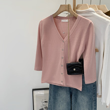 秋季慵懒风穿搭粉色v领七分袖针织开衫女2025新款宽松显瘦短上衣