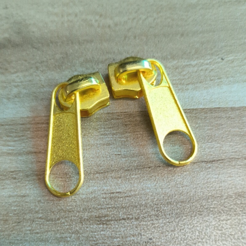 亜鉛合金ジッパープルアクセサリー、ハンドバッグや荷物用のマルチカラーのオプションのNo.5ナイロンカラージッパープル|undefined