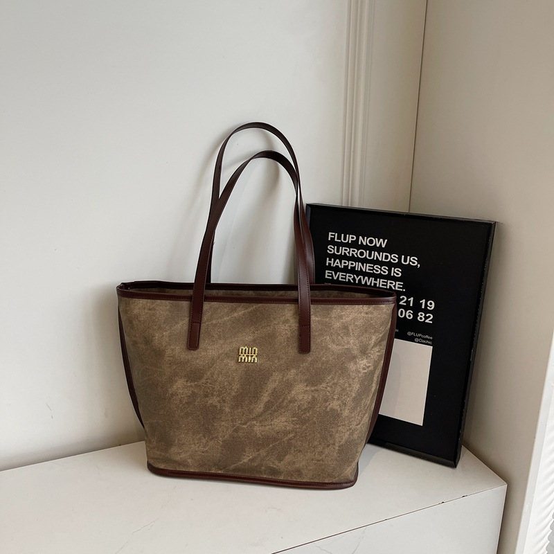 大容量简约腋下托特包女士休闲包新款高级感纯色PU质感单肩包