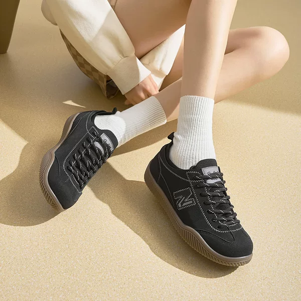 Carefully Selected New Balance Retro German Training Shoes 468 for Men and Women, Lace-Up Casual Fashion Sneakers, Versatile and Comfortable Sneakers in Black