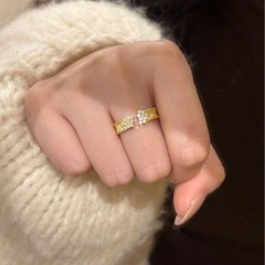 S 925純銀の軽豪華なフランス式の輝く星河の指輪の女性の不規則な糸を引いてドリルの小さい衆を並べて精巧で洗練されたファッションを組み合わせます。