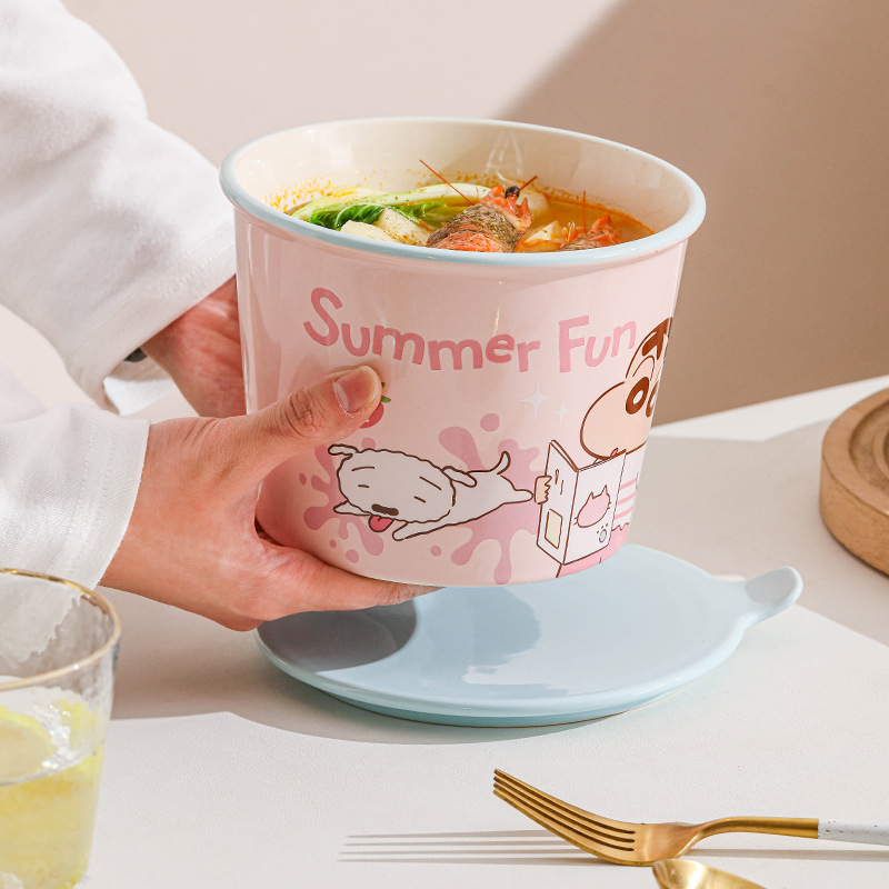Nueva taza de cerámica Crayon Shin-chan marca compartida lindo tazón de fideos instantáneos de estilo japonés grande individual con tapa