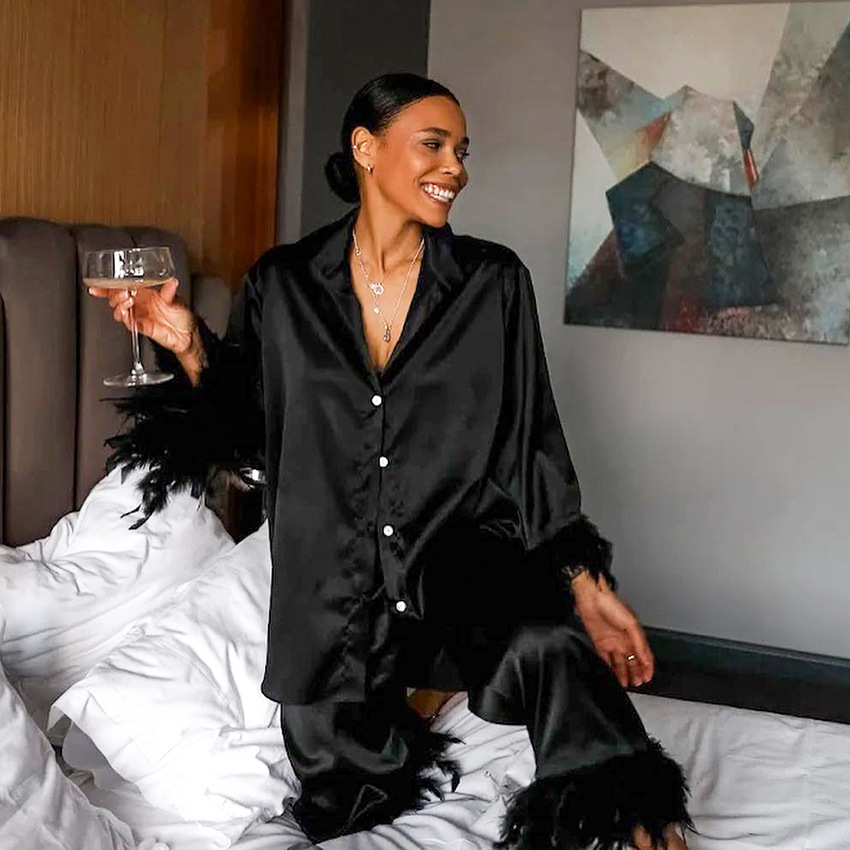 2024 Herbst Schwarz Tintin Gespleißt Feder Nachtwäsche Zwei Stück Set Lose Langarm Hosen frauen Hause Kleidung_voghion.com