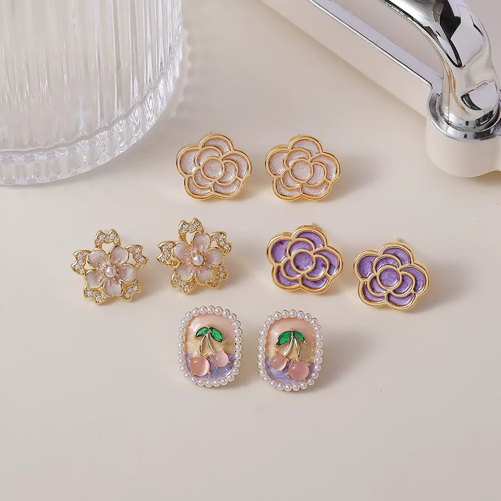 新款时尚百搭个性网红珍珠花朵耳钉女2024新款爆款轻奢高级感耳饰