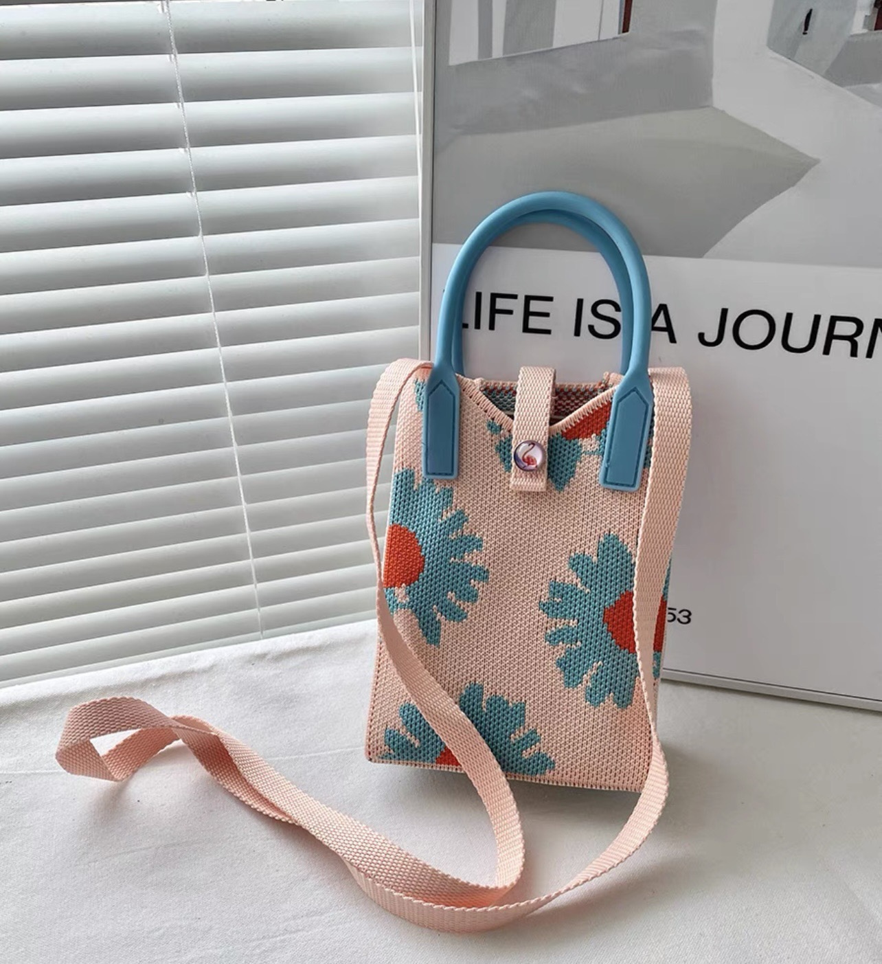 新商品の幸運で金持ちになりました。小銭入れが可愛いです。