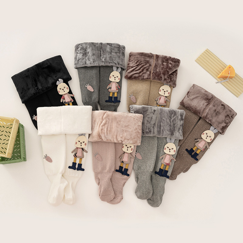 女の子のレギンスと秋冬のベルベットの厚い子供のレギンスの外に洋風の女の子のレギンスの赤ちゃんのレギンスのバッチを着ています。