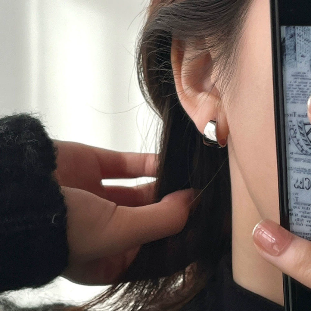 Small design universal earrings, high-quality style, simple and elegant design