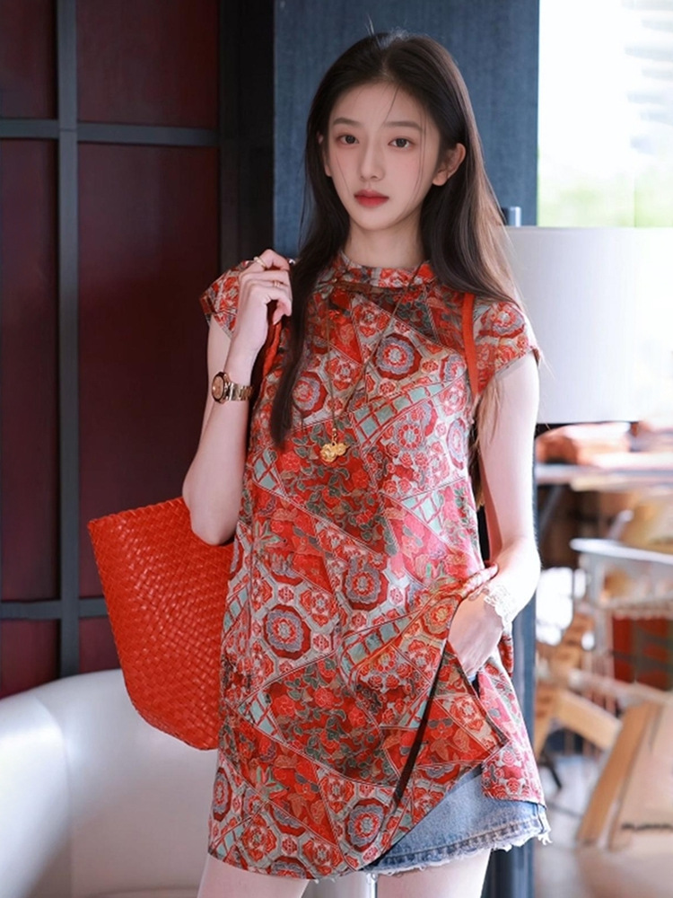 Đầm suông midi phong cách Trung Hoa mới, chất liệu rayon, họa tiết in thêu cao cấp — Màu đỏ san hô, Màu caramel