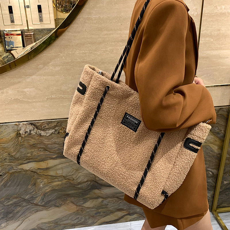 Clearance Sale - Autumn and Winter Lamb Wool Single Shoulder Bag for Women, Trendy and Fashionable, Large Capacity, High-End Tote Bag