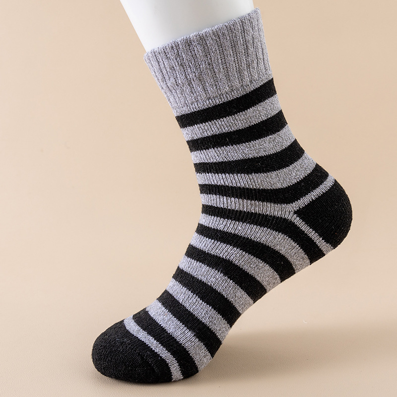 Calcetines de anillo para hombres de otoño y invierno más terciopelo grueso calcetines de piso de color sólido paralelo calcetines de toalla al por mayor transfronterizos