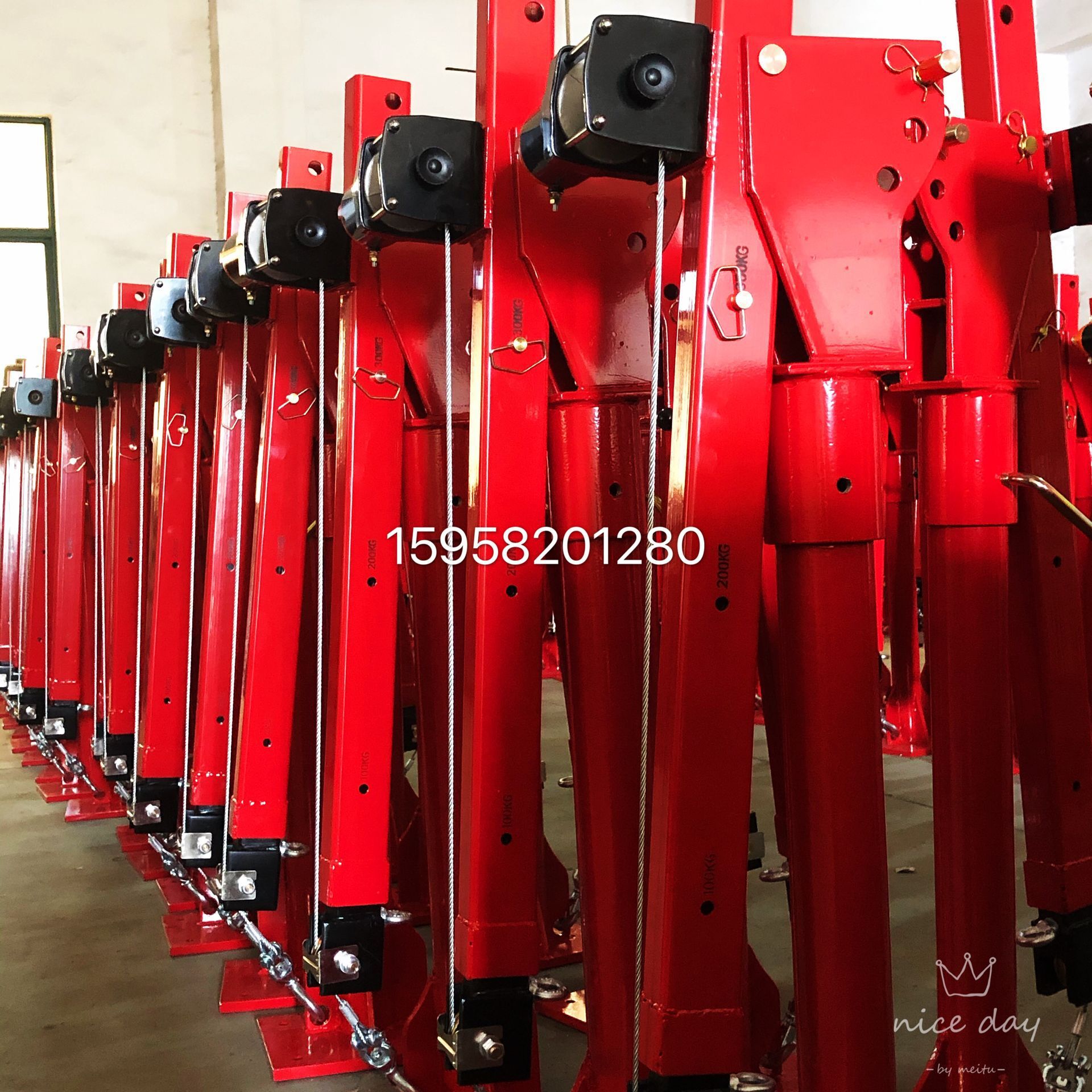 荐 供应12V 24V 小吊机 800KG 电动提升机 360度旋转 吊油桶 等