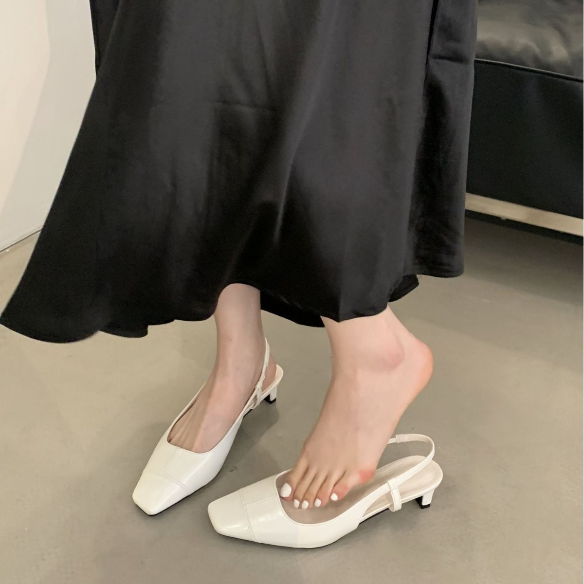 Retro fashionable sexy sandals square toe flat heels