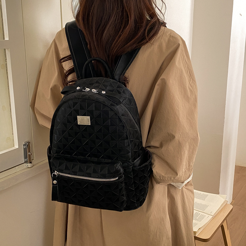 Mochila de moda coreana en relieve para mujeres simple color sólido mochila de viaje de gran capacidad 2026 nueva bolsa de mujer transfronteriza