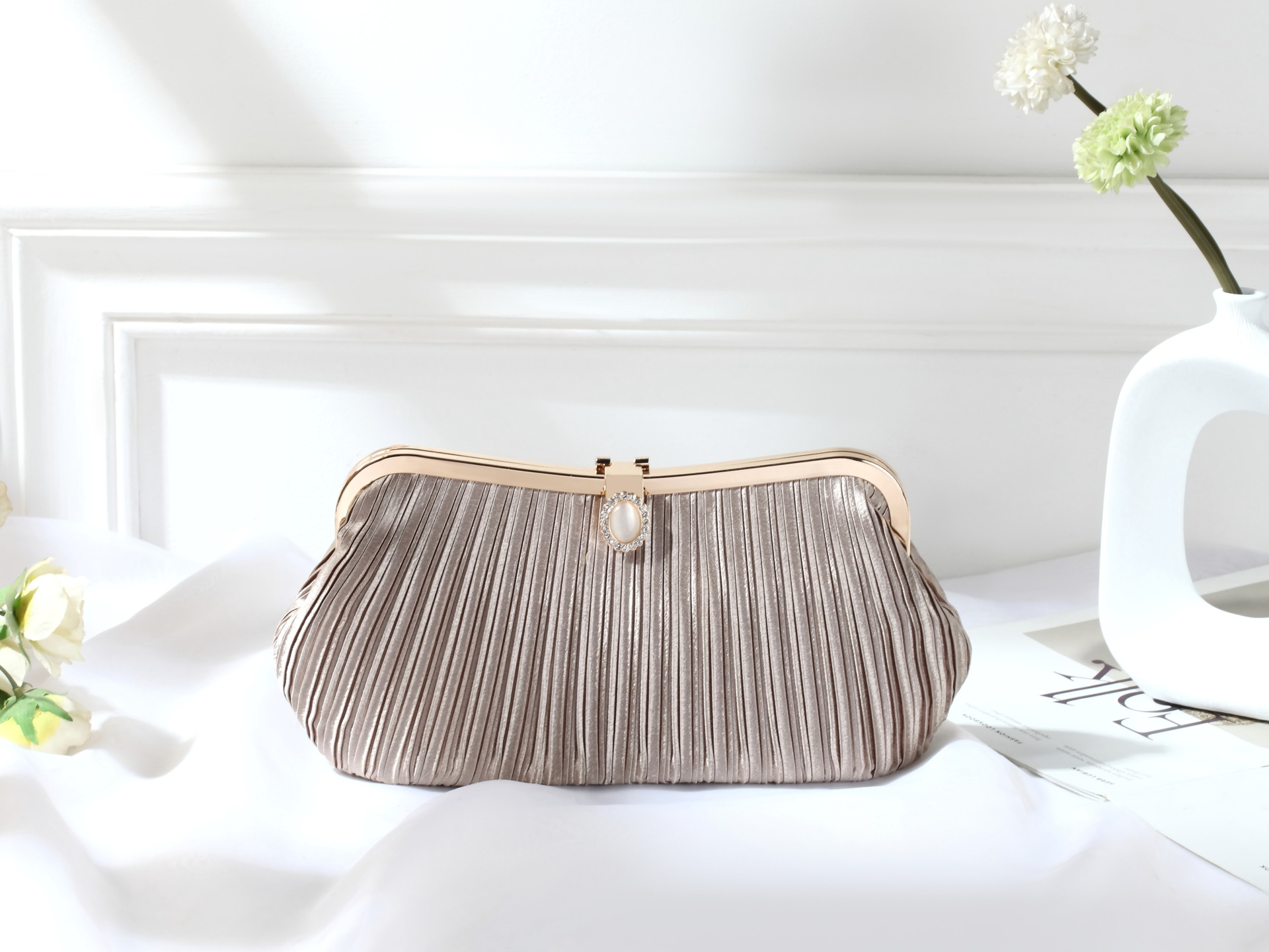 Comercio electrónico transfronterizo Estilo japonés Hardware plisado europeo y americano Bolsa de banquete Bolsa de vestir Bolsa de embrague Bolsa de noche Bolsa de fiesta