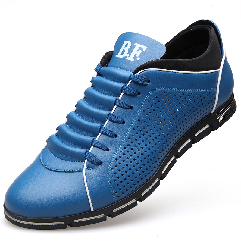 Zapatos azules con agujeros