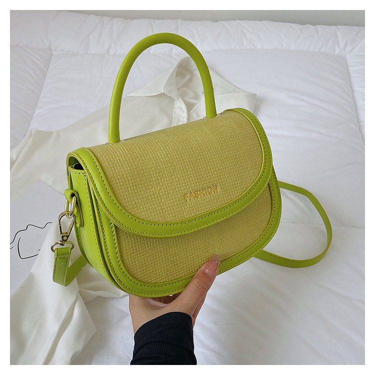 Mujeres Cuero Sintético Bloque De Color Elegante Moda Acolchado Cuadrado Hebilla Magnética Bolso Bolso Bandolera Bolsa De Sillín display picture 2