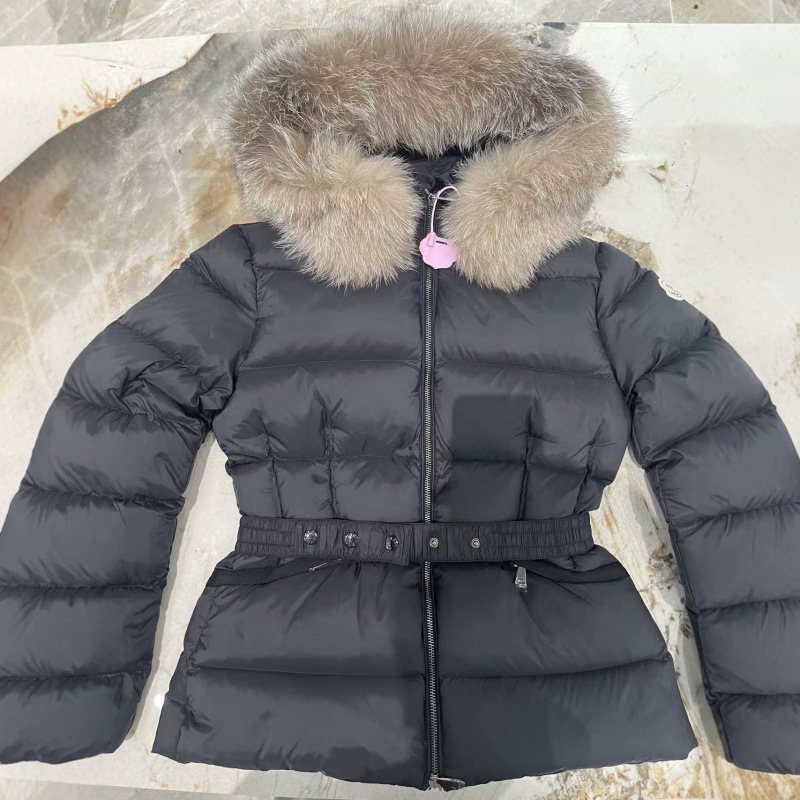 Cross-border Mongkou short, slim-fit, oversized down jacket with a large faux fur collar, M brand, with a fitted waist and a fox fur trim, women's outerwear Cross-border Mongkou short, slim-fit, oversized down jacket with a large faux fur collar, M brand, with a fitted waist and a fox fur trim, women's outerwear
