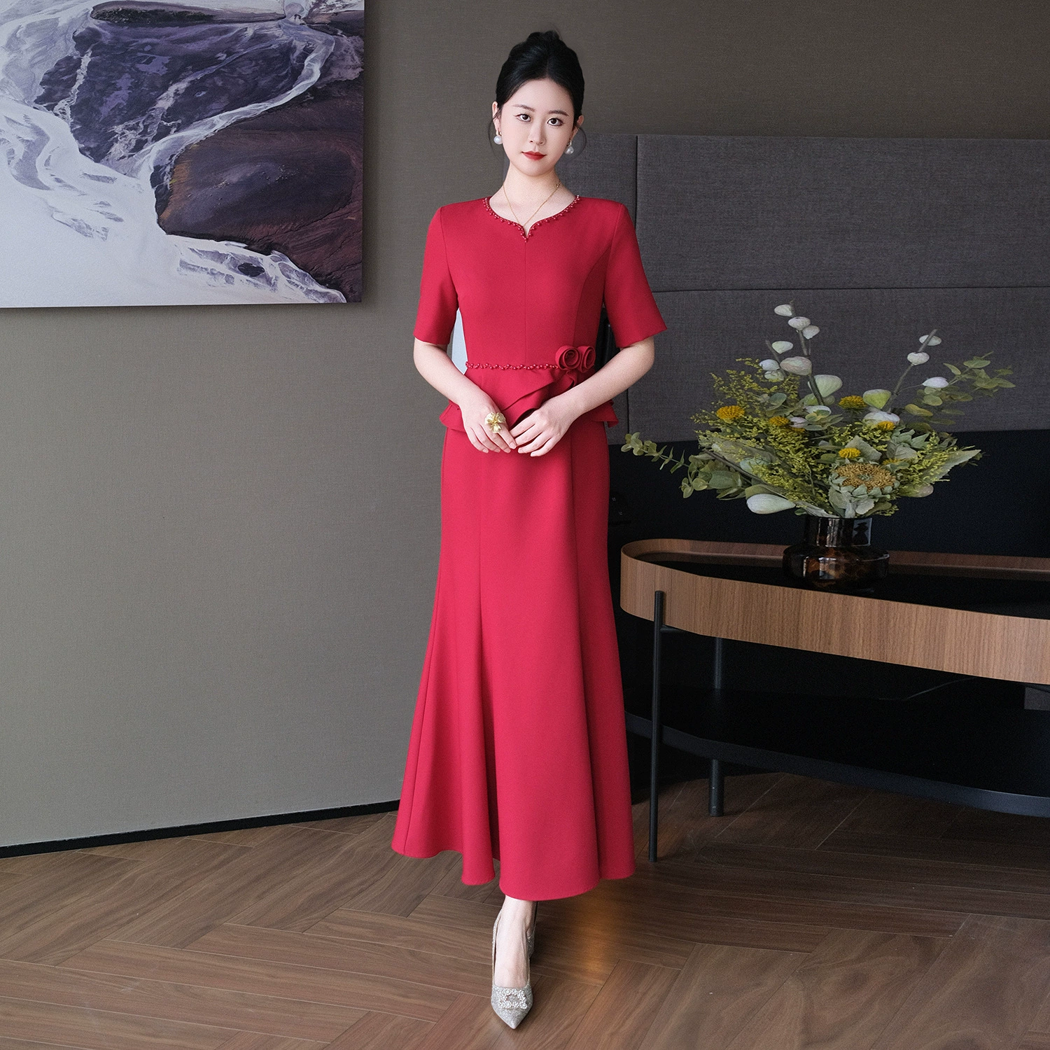 Новые розовые цветы высокого класса бисер светло-роскошное платье средней длины рыбий хвост свадебное атмосферное минималистское модное платье