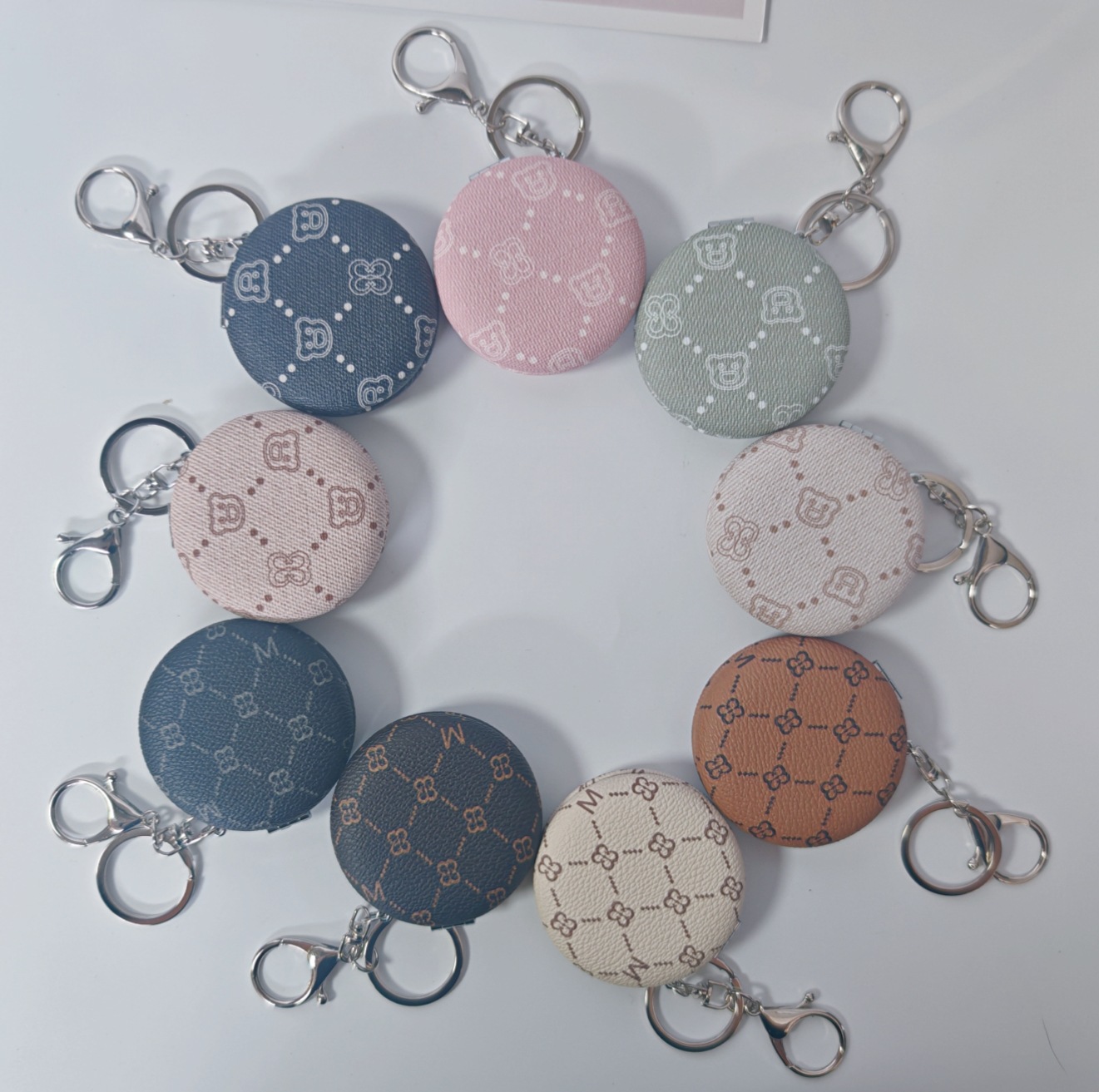Bolsa de espejo popular en línea colgante de lujo ligero llavero portátil espejo de maquillaje transfronterizo colgante de bolsas de espejo doble cara