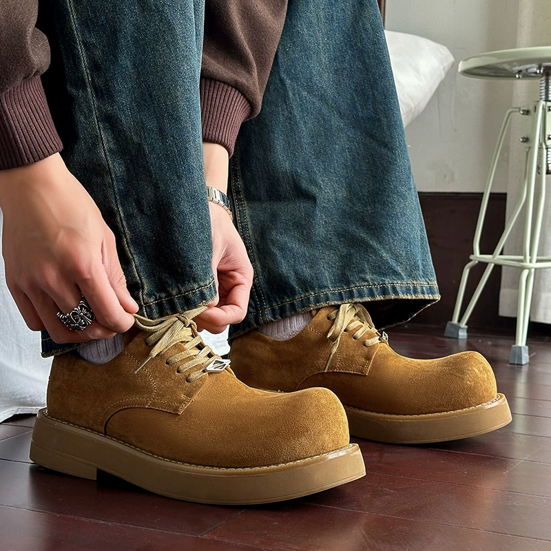 Обувь Дерби Мужские 2024 Осень Зима Новые ботинки Микки Голубка Низкая Толстая подошва Большие желтые ботинки Круглые кожаные ботинки 288288