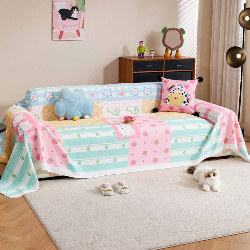Strawberry gatito hielo seda pequeña toalla de sofá fresca tela de la cubierta nueva cojín del sofá cuatro estaciones universal cubierta completa funda universal manta